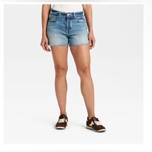 NWOT Universal Thread Women’s Mid Rise 90s Baggy Light Jean Shorts